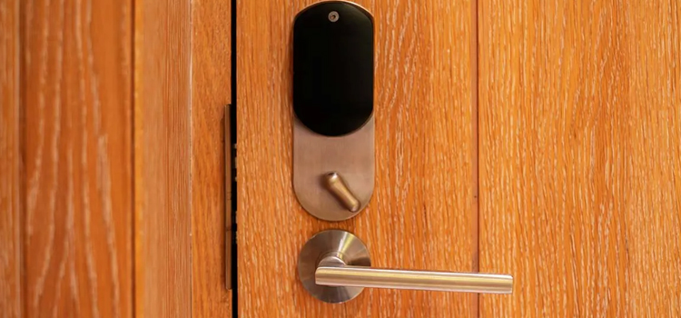 Automatic Locking Door Knob McFarland